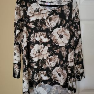 Lularoe Lynnae top